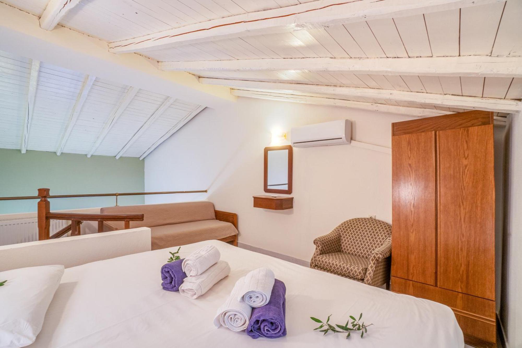Corfu Club Maisonette 2 *